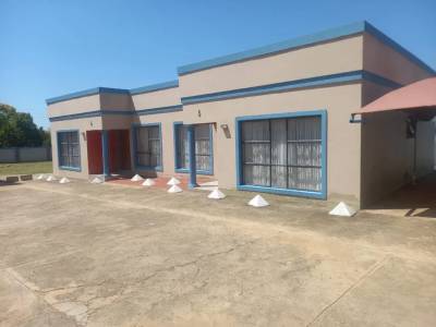 Neat 2-Bedroom Townhouse in Louis Trichardt | Electric Fence