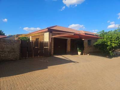 Modern Townhouse for sale in Rhodesdene