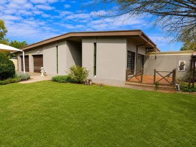 Modern and Spacious 4-Bedroom Gem in Fichardtpark