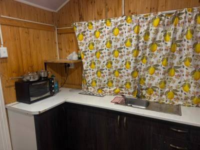 Cosy Wendy House in Bendo