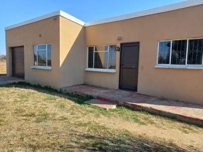 House in Leeudoringstad for sale.&nbsp; Size: 650m2.&nbsp; 2 Bedrooms, small study, garage, open plan kitchen
