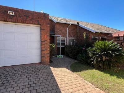 Townhouse For Sale in Mayberry Park, Alberton