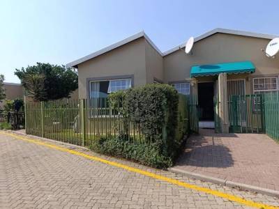 Modern Garden Townhouse in Secure Meyersdal Complex