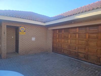 Townhouse in secure complex