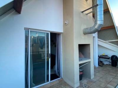 Gordonsbay&nbsp; 1 bedr upgraded flat with stoep R699 000